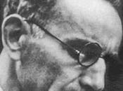 Pour étouffer avance toute révolte...