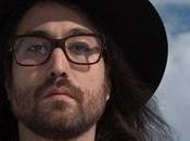 fils John Lennon admis qu’il vivait l’argent Beatles.