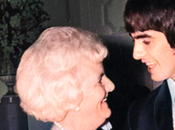 mère George Harrison “forcé” soutenir John Lennon après décès
