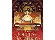 Review: joueuse cithare
