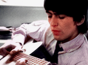 Selon biographe Hunter Davies, George Harrison pensait être assez intelligent pour faire autre chose jouer guitare.