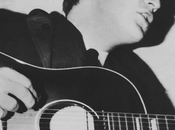 L’histoire première guitare premier groupe John Lennon