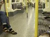 Emma Clarke voix métro londonnien perd