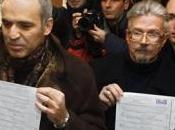 RUSSIE: Kasparov dénonce élections "les plus sales l'histoire contemporaine"